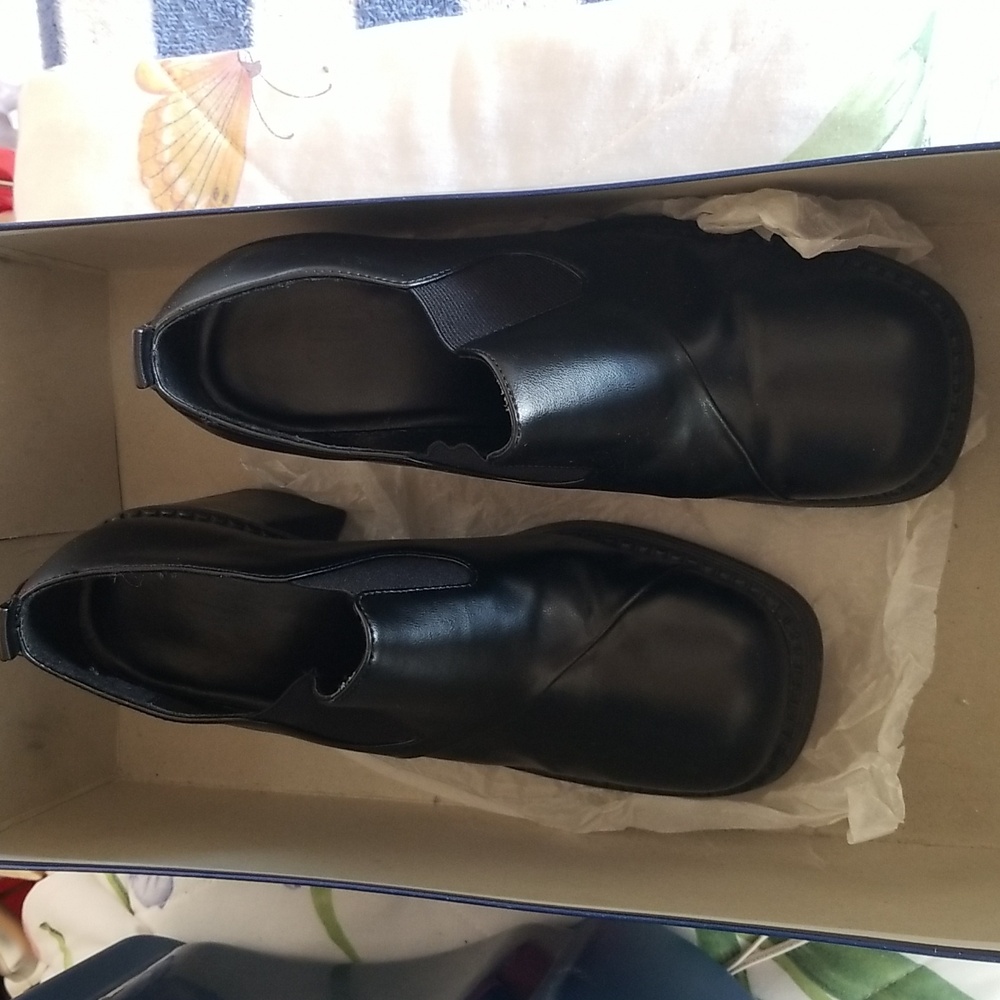 Shoes - Picture 4 of 5